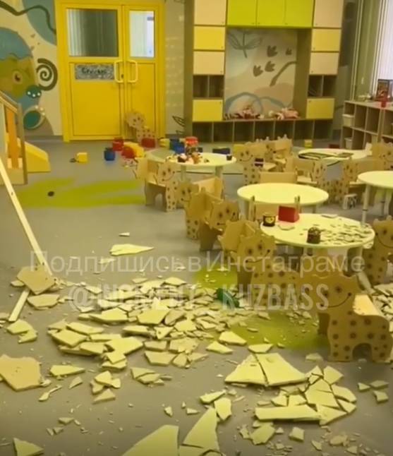 Власти: в Кемерове временно закрыли новый детсад, где обрушилась часть потолка