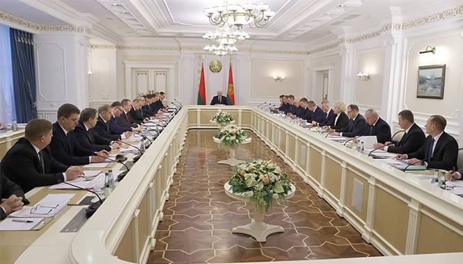 Лукашенко поставил чиновникам новые задачи
