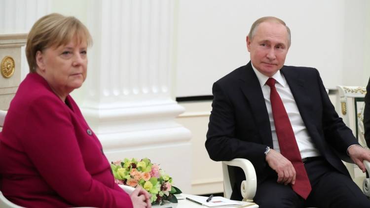 Песков рассказал о диалоге Путина и Меркель по Донбассу