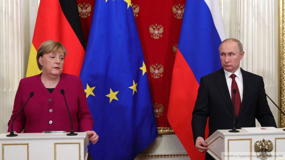 Путин обсудил с Меркель строительство «Северного потока — 2»
