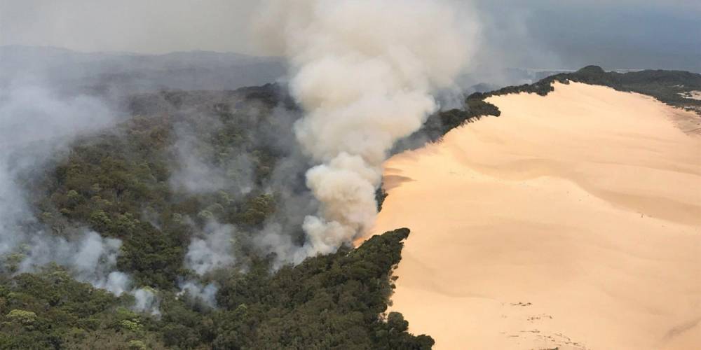Новый удар по Австралии. Лесные пожары охватили уникальный остров, жителей и туристов пришлось эвакуировать — фото, видео
