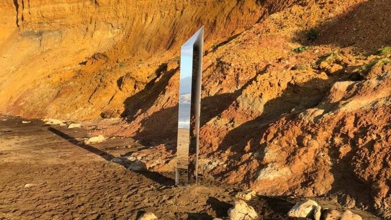В Британии на пляже обнаружили четвертый таинственный монолит