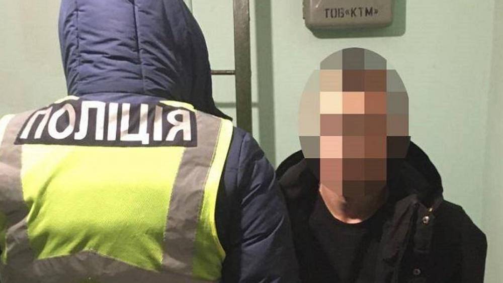 Тюрьма ничему не научила: в Киеве поймали мужчину, который по вечерам грабил женщин