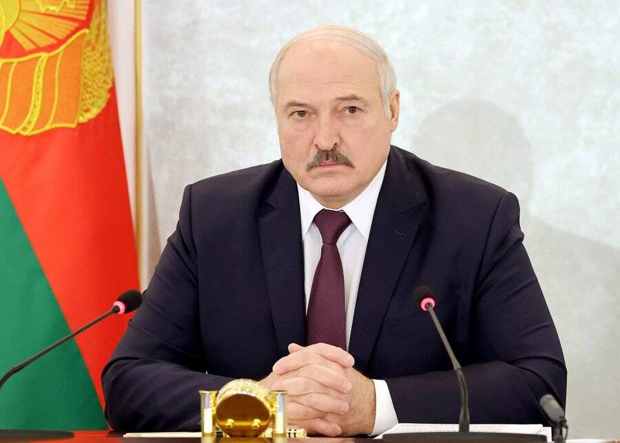 Лукашенко поручил местным властям трудоустроить тунеядцев