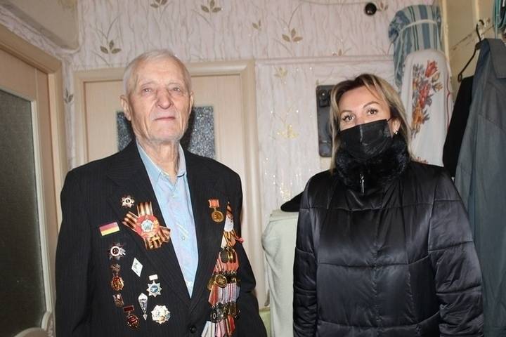 Ольга Слюсарева поздравила ветерана войны с годовщиной обороны Тулы