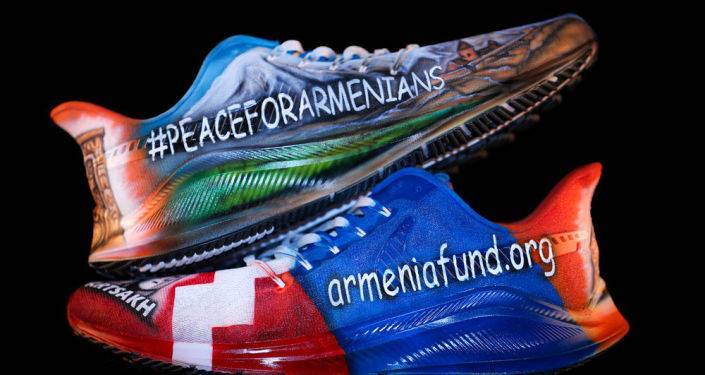 Национальная футбольная лига США продает с аукциона кроссовки Nike с армянской символикой