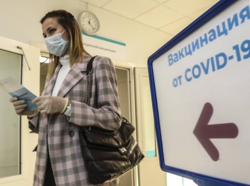 "Вакцинация в России бессмысленна!": врач Ковальков о запрете алкоголя после прививки