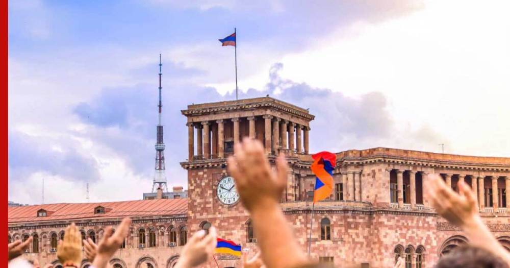 Армянские оппозиционеры вышли на акции протеста и перекрыли улицы Еревана