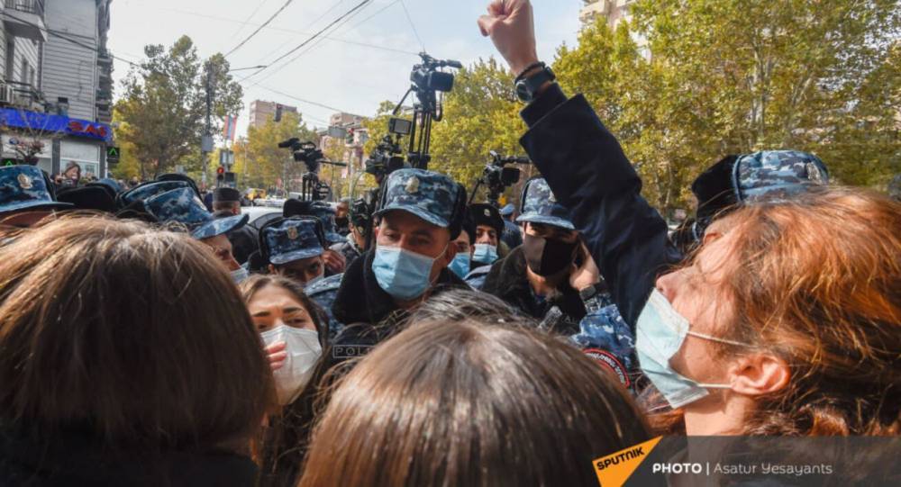 Время ультиматума истекло: в Армении противники Пашиняна вышли на улицы – видео
