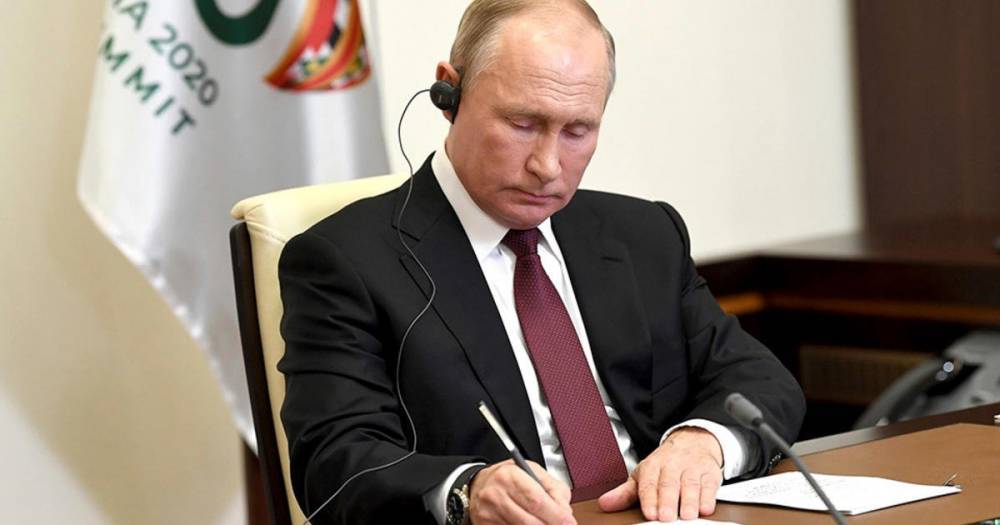 Путин подписал закон об "удаленке"