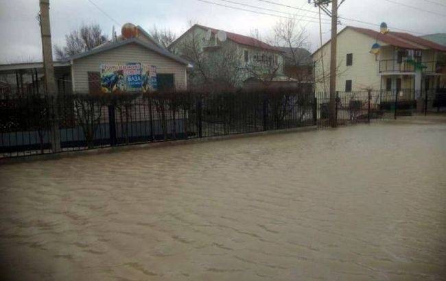 В Кирилловке из-за шторма затоплены десятки баз отдыха