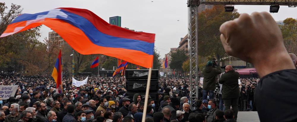 В Ереване проходит акция протеста против Пашиняна: полиция начала задерживать людей