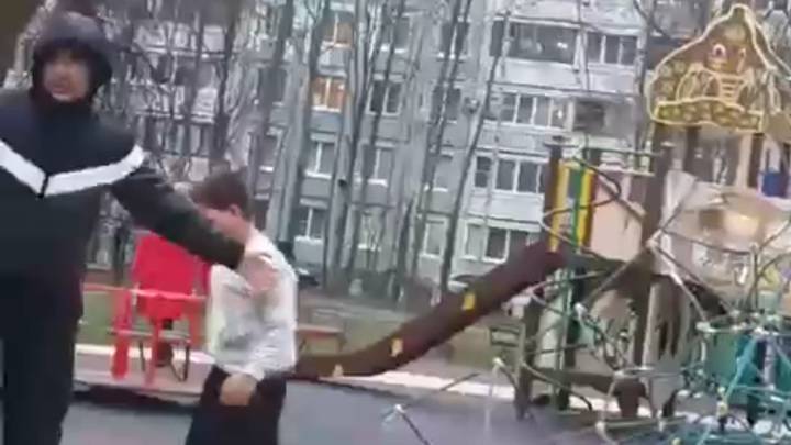 Может сбежать на родину: арестован мужчина, сломавший в Петербурге руку ребенку