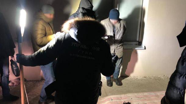 Стреляли, бросили гранату, ранили полицейских: на Киевщине схватили банду, которая совершала разбойные нападения