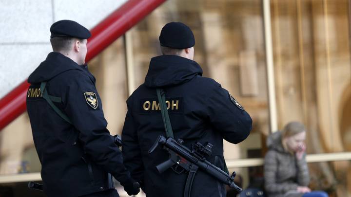 Россиянку депортируют из Белоруссии за комментарии о милиции