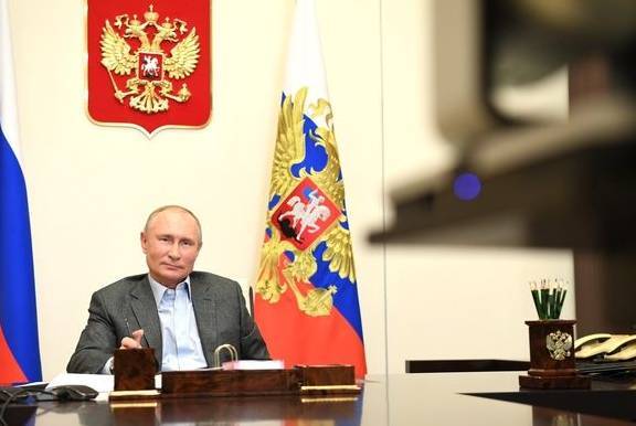 Путину сделали идентичные кабинеты в разных резиденциях