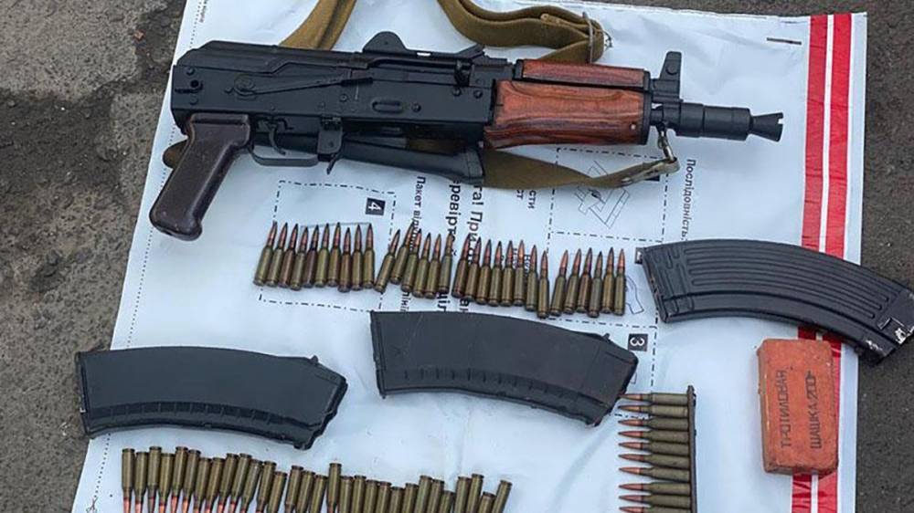 Военные торговали оружием из ООС: продали автоматов, пистолетов, гранат на 15 тысяч долларов