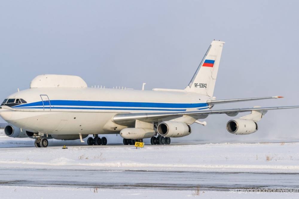 В РФ обокрали секретный военный самолет Ил-80, который еще называют " самолетом судного дня"