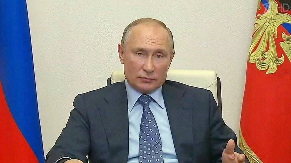 Владимир Путин провел совещание по развитию железнодорожной отрасли