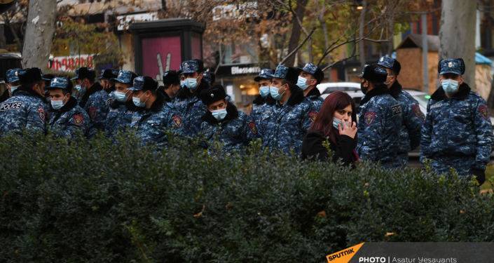 Четыре случая применения физической силы: Арман Татоян отчитался о митинге в Ереване