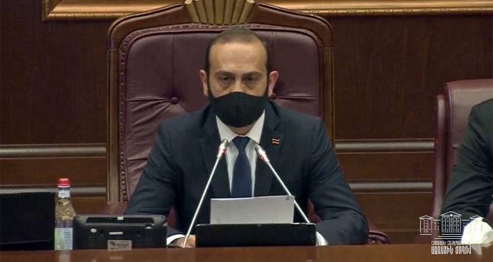 Арарат Мирзоян впервые после нападения явился на заседание парламента Армении