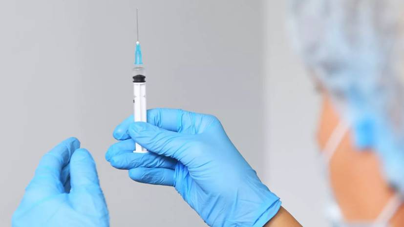 Шойгу назвал число получивших вакцину от коронавируса военных