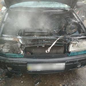 В Шевченковском районе Запорожья сгорел автомобиль «Шкода». Фотофакт