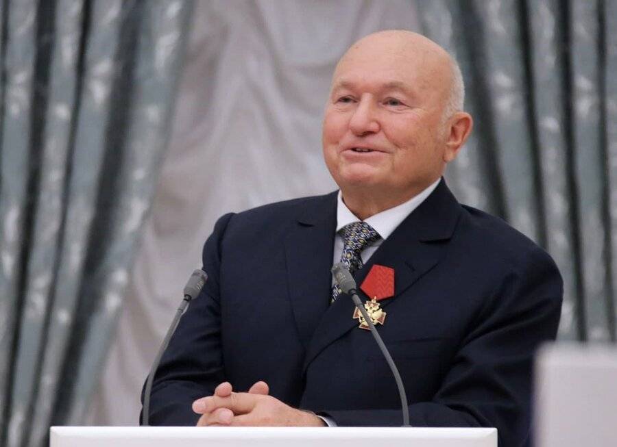 Москва онлайн покажет церемонию открытия мемориальной доски в честь Юрия Лужкова