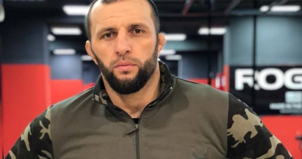 Устроившего пьяную драку российского бойца исключили из UFC