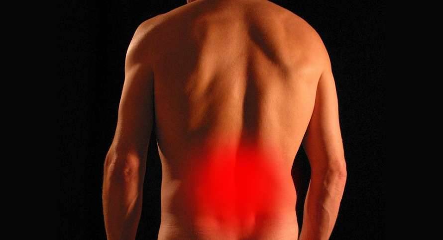 Медики установили, что боль в спине может быть признаком рака простаты