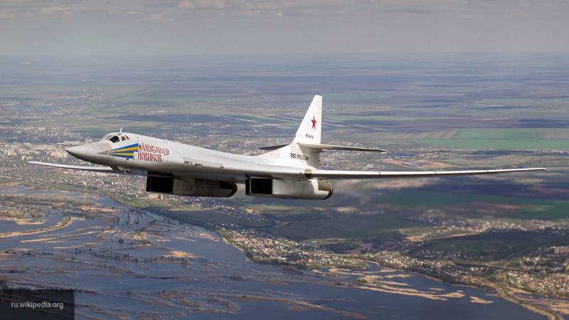 Минобороны РФ сообщило, что два Ту-160 совершили плановые полеты