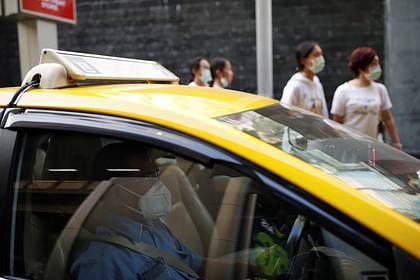 Тайский таксист спасал китайца от коронавируса и заразился