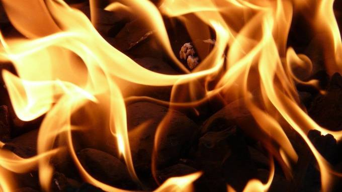 В результате пожара на улице Бадаева пострадали двое детей