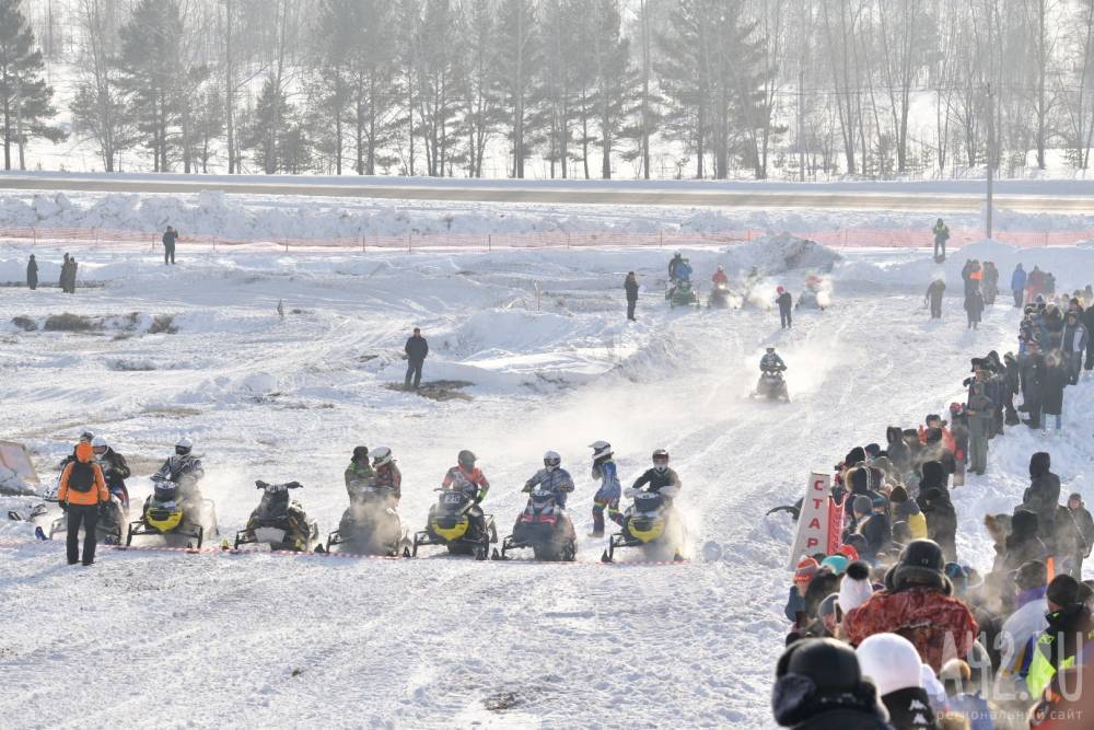 В Кемерове стартовал чемпионат России по снегоходному кроссу