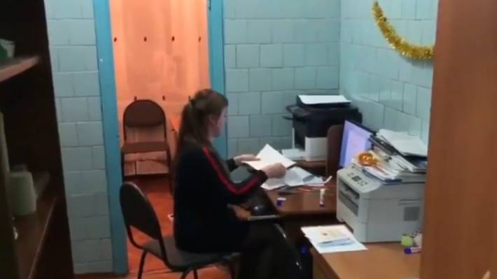 Учителя аварийной школы Красноярского края вынуждены работать в туалете