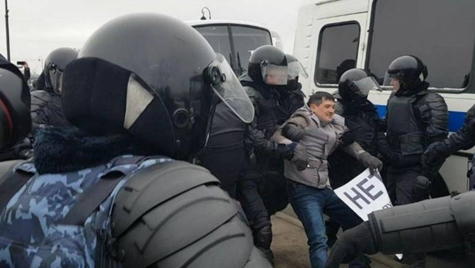 В Петербурге на несогласованной акции против изменения Конституции задержали 10 человек