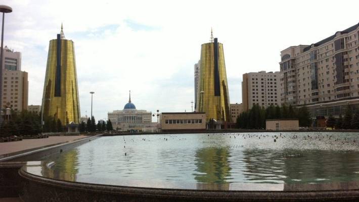 Помпео прибыл в Казахстан, где встретится с Токаевым и главой МИД