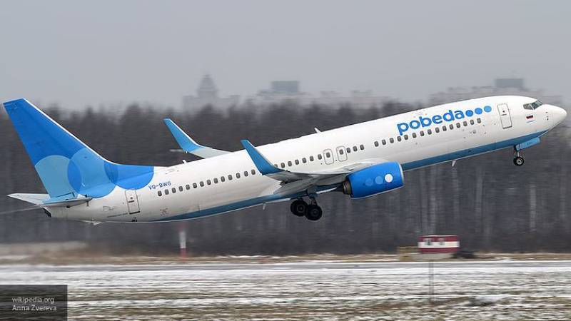 Самолет совершил вынужденную посадку в Петербурге из-за неисправности на борту