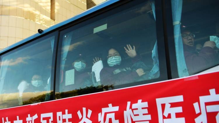 Число жертв коронавируса в Китае достигло 908