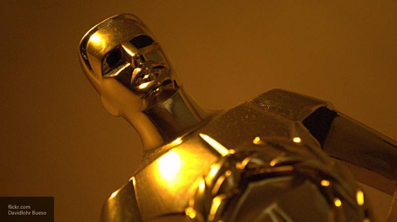Тайка Вайтити получил премию "Оскар" за лучший адаптированный сценарий