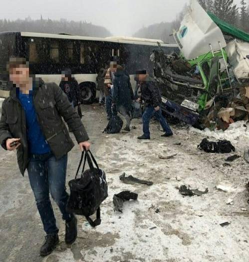 Появились подробности о состоянии пассажиров автобуса, попавших в ДТП в Кузбассе