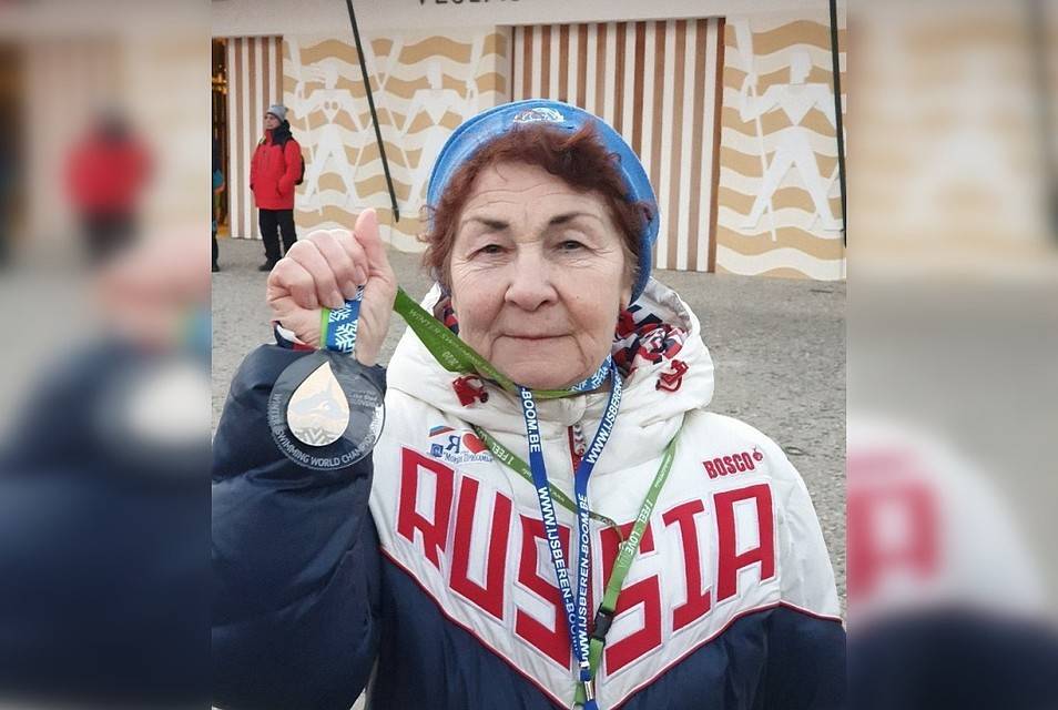 83-летняя россиянка стала первой на чемпионате мира по плаванию