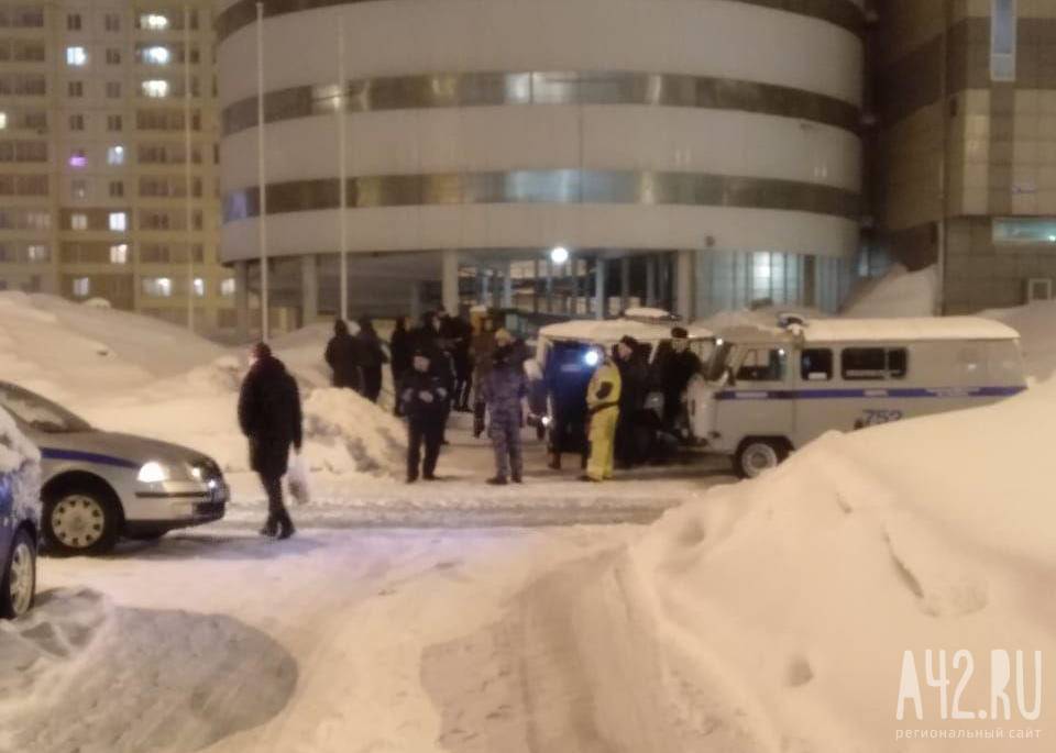 Появилось видео с «заминированным» паркингом на 580 машин в Кемерове