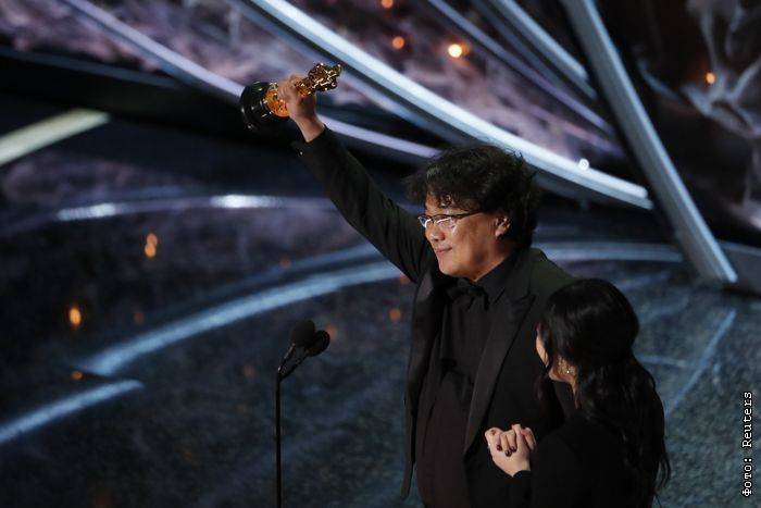Южнокорейский фильм "Паразиты" получил "Оскар" как лучший фильм на иностранном языке