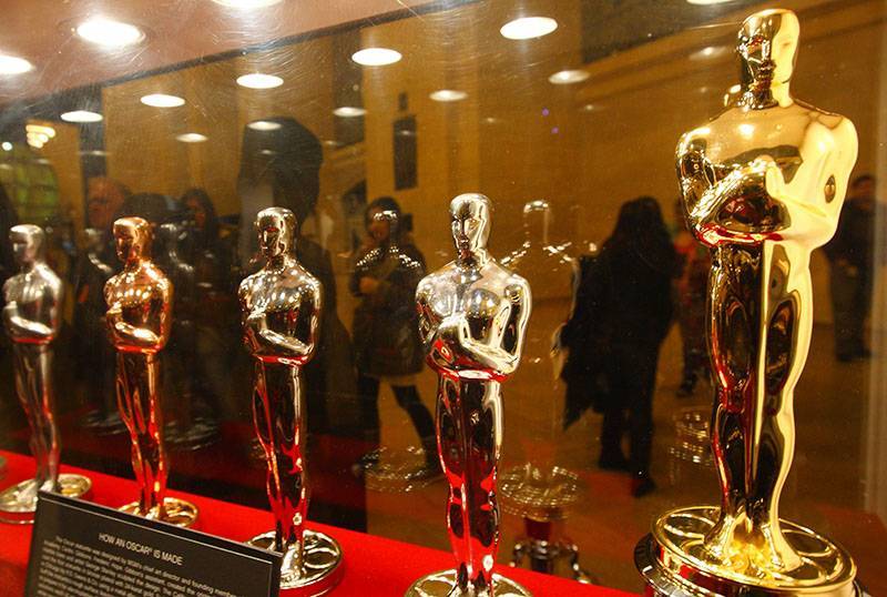 Брэд Питт и Хоакин Феникс получили "Оскар" как лучшие актеры