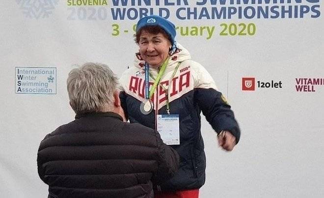 83-летняя россиянка стала чемпионкой мира по зимнему плаванию