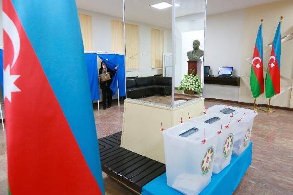 Правящая партия Азербайджана побеждает на парламентских выборах
