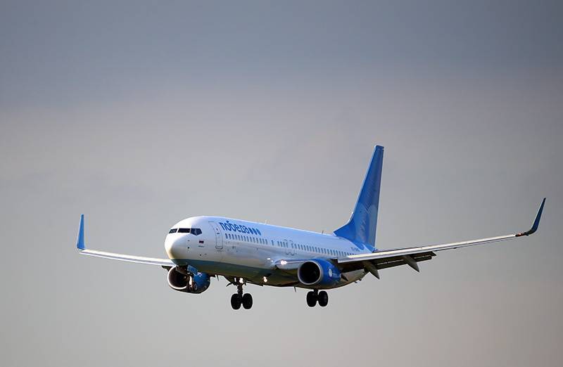 Самолет совершил экстренную посадку в Петербурге из-за треснувшего стекла