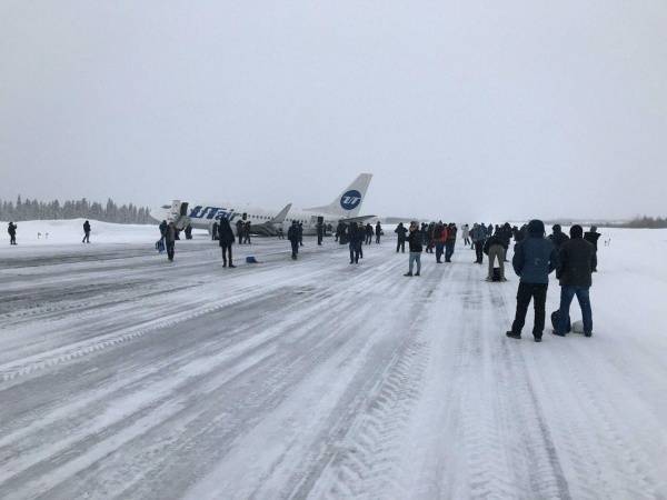 В Коми закрыли аэропорт, где самолет "UTair" приземлился на "живот"