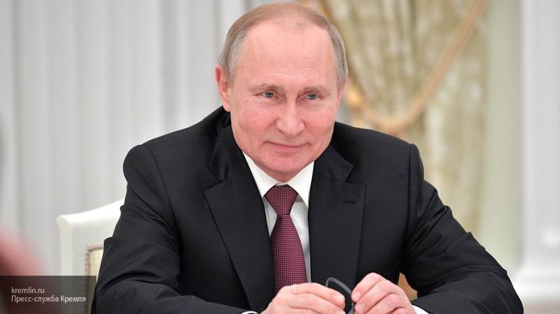 Глава России Путин поздравил российских дипломатов с их профессиональным праздником